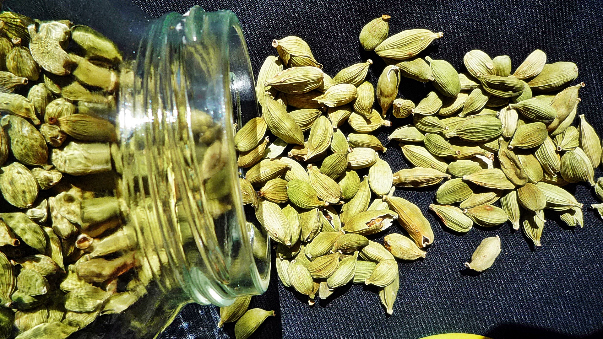 Image result for HD PICS OF CARDAMOM